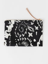 <フラットポーチL>サンペイズリーバンダナ