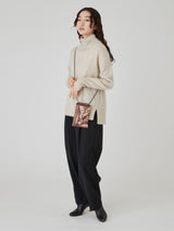 <Smartphone shoulder> Turkmen