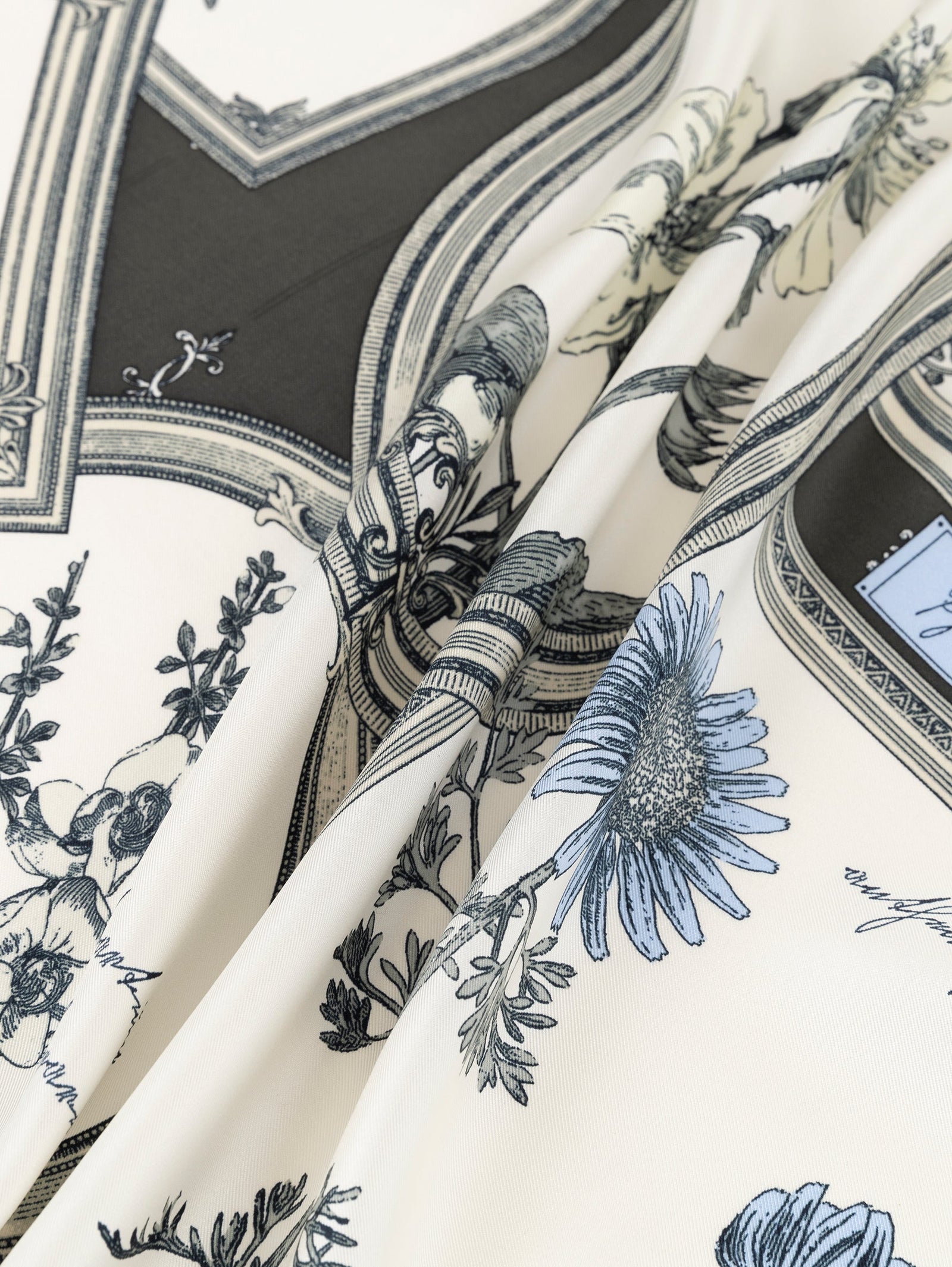 シルクスカーフ88＞フレームフラワー – manipuri