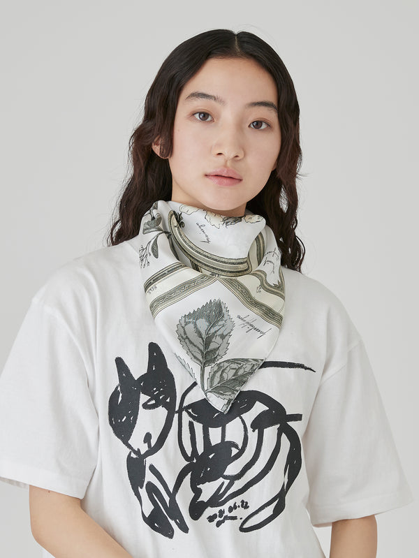 ＜シルクスカーフ65＞フレームフラワー