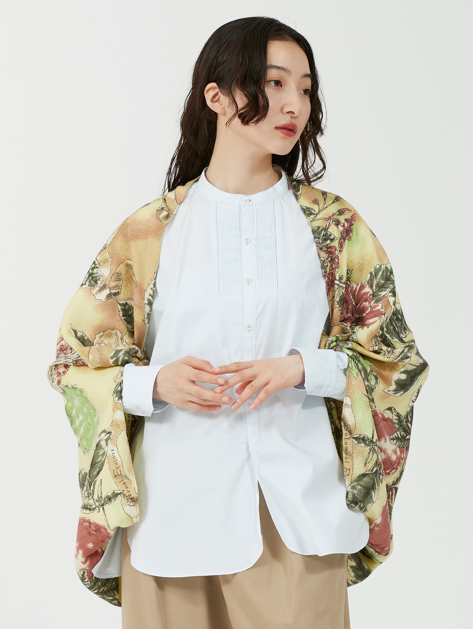 [新品] シルク製マントン　ベージュxオリーブ刺繍・ フリンジオリーブ ウールシルクストールヘリンボーン織120＞オランジュリーガーデン