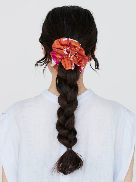HAIR ACCESSORY / RUFFLE SCRUNCHIE