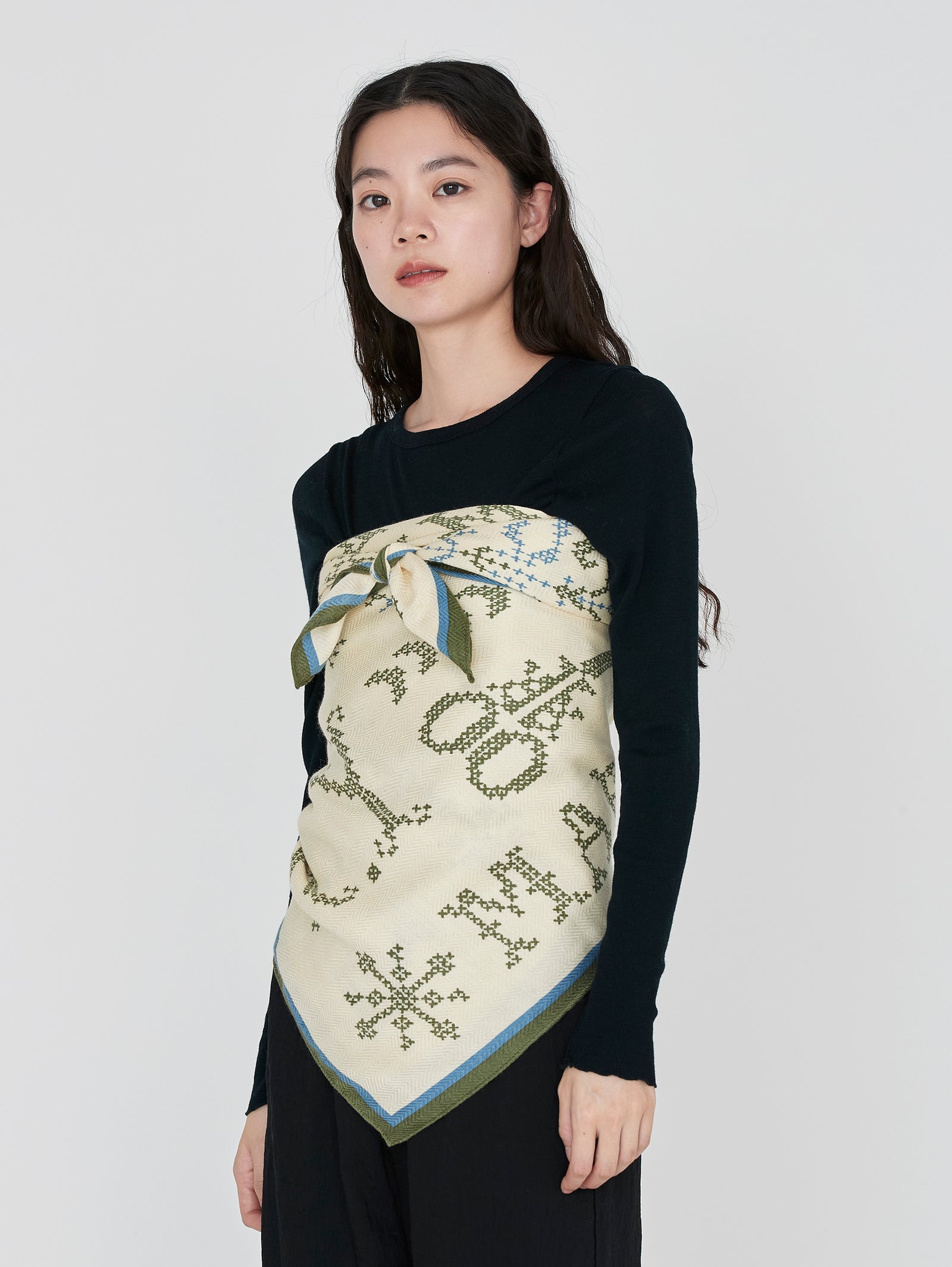 ウールシルクストールヘリンボーン織120＞クロスステッチバンダナ