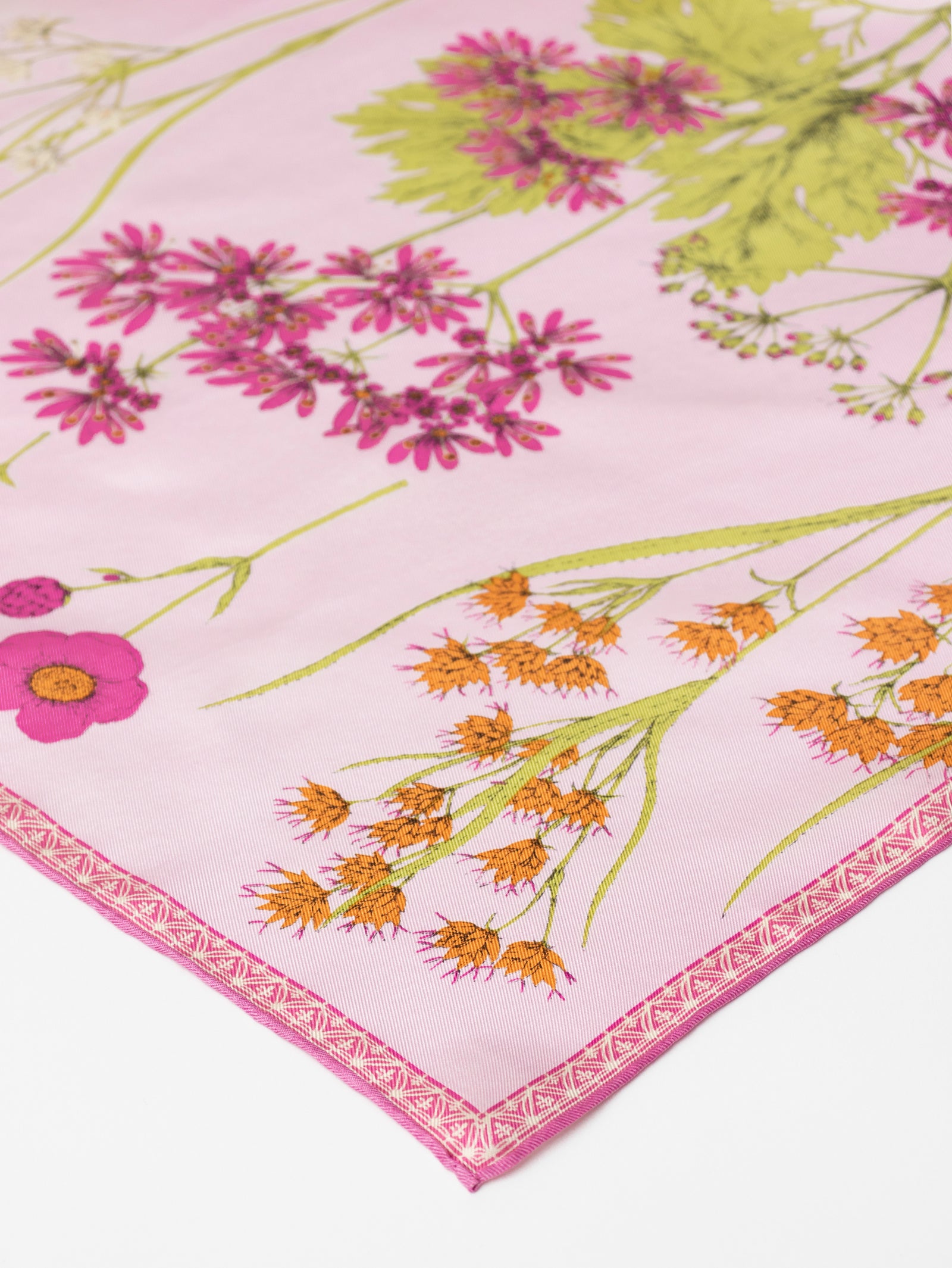 Manipuri 花柄 シルクスカーフ　ピンク色 シルクスカーフ65＞ボタニカルメモリーズ – manipuri