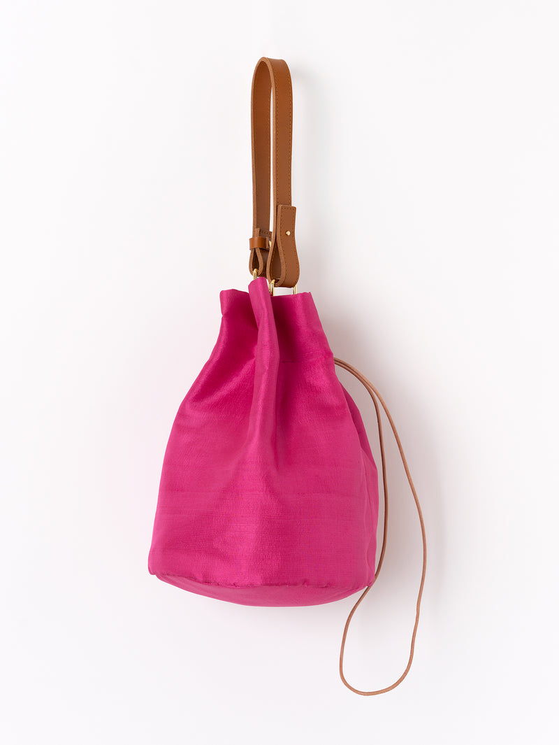 PLAIN SILK BUCKET BAG / PINK