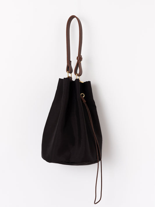 PLAIN SILK BUCKET BAG / BROWN