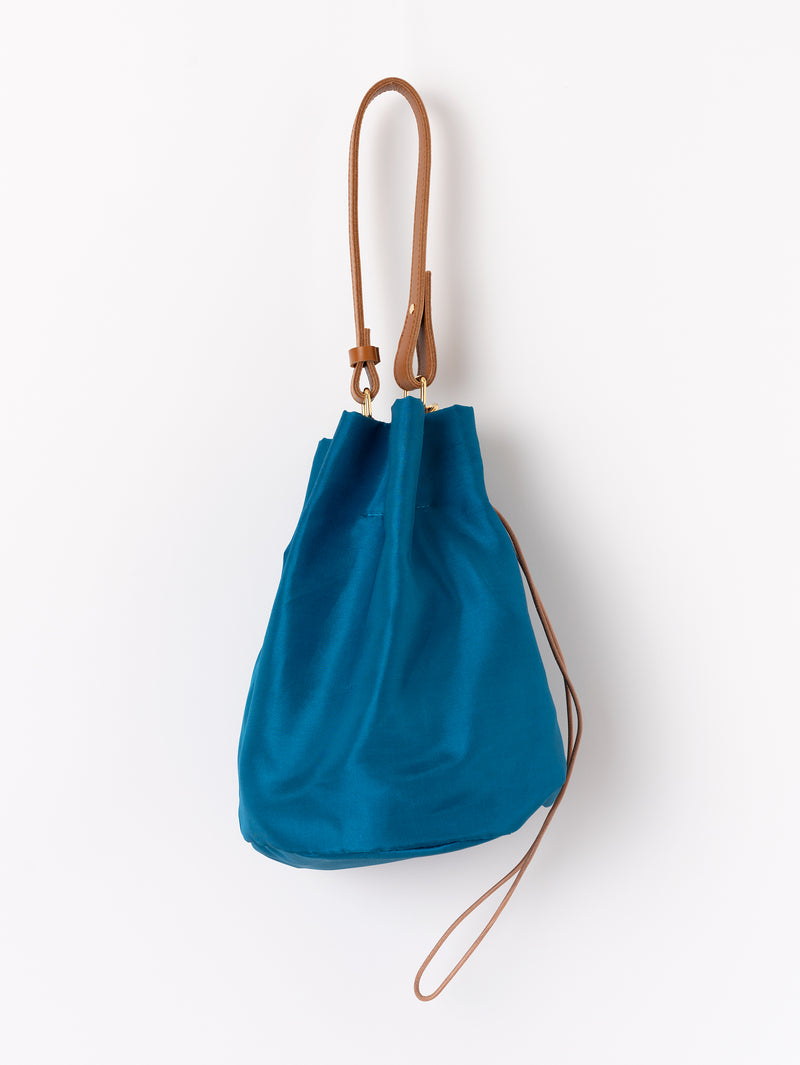 PLAIN SILK BUCKET BAG / BLUE