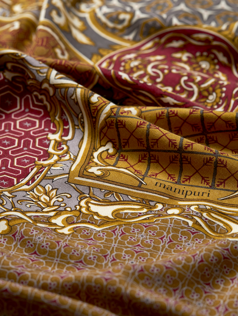 未使用級✨レオナール　カシミヤ混ウールコート　金ボタン　裏シルク総柄　胸ロゴ刺繍 未使用級✨レオナール カシミヤ混ウールコート 金ボタン 裏シルク総柄 胸