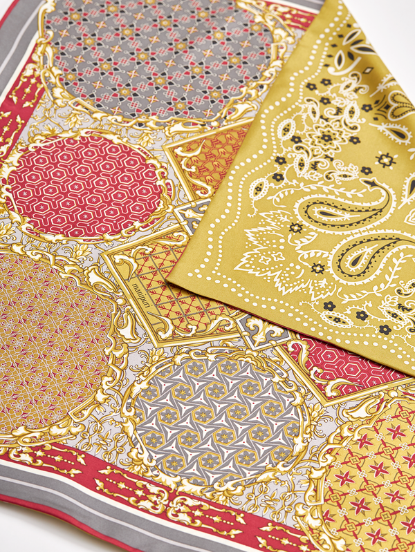 DOUBLE FACE SILK SCARF 65 / COLLAGE & BANDANA