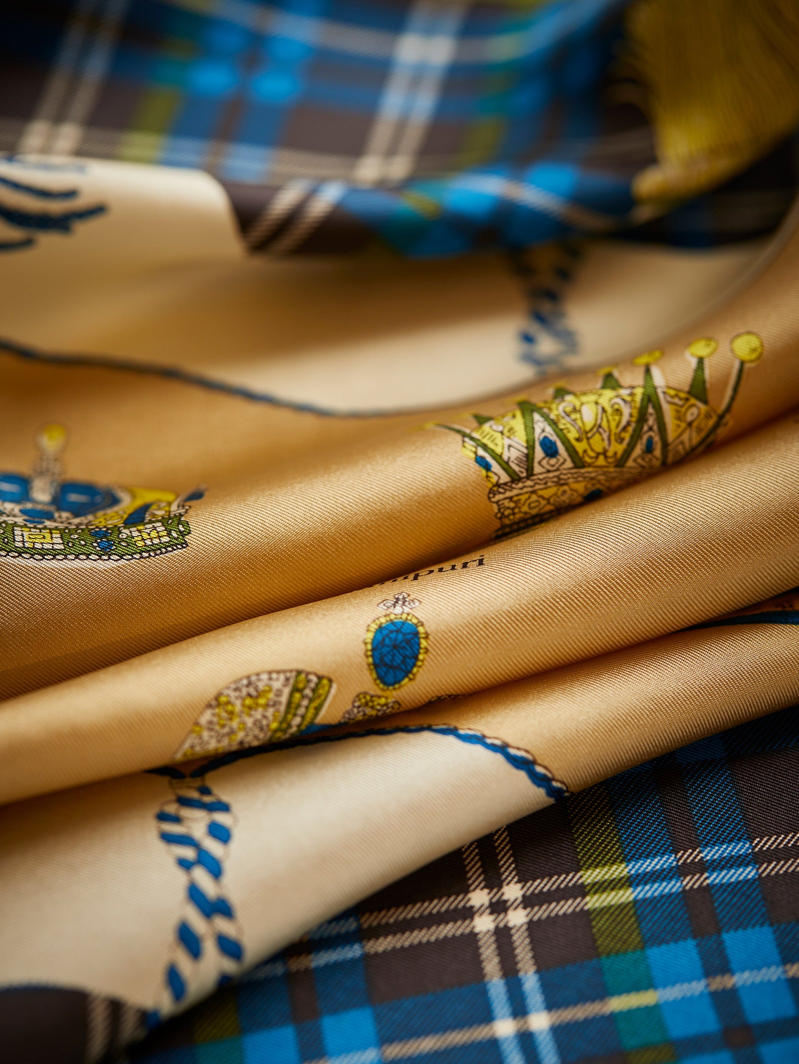 シルクスカーフ65＞クラウン – manipuri