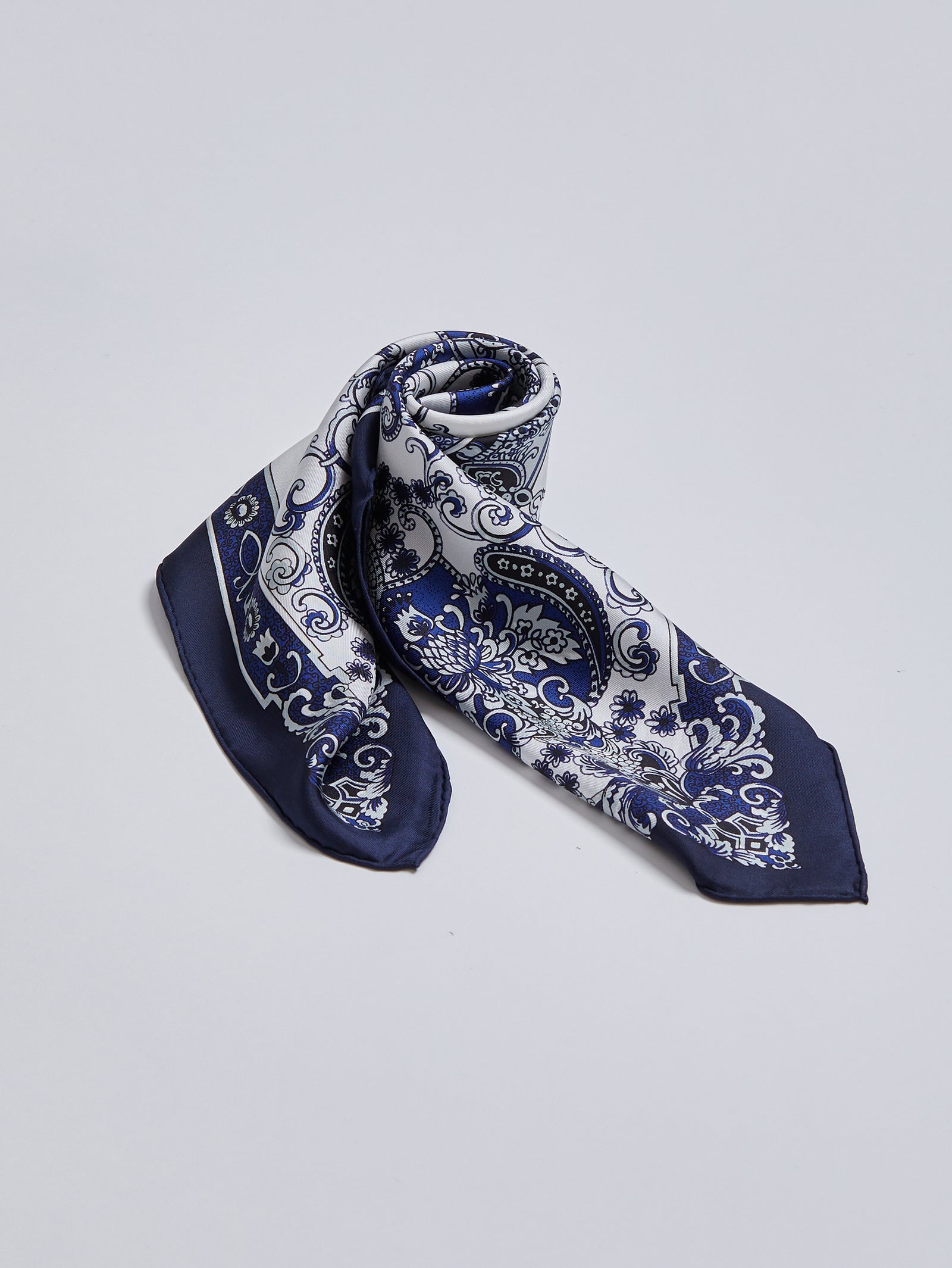 シルクスカーフ65＞ゴシック – manipuri