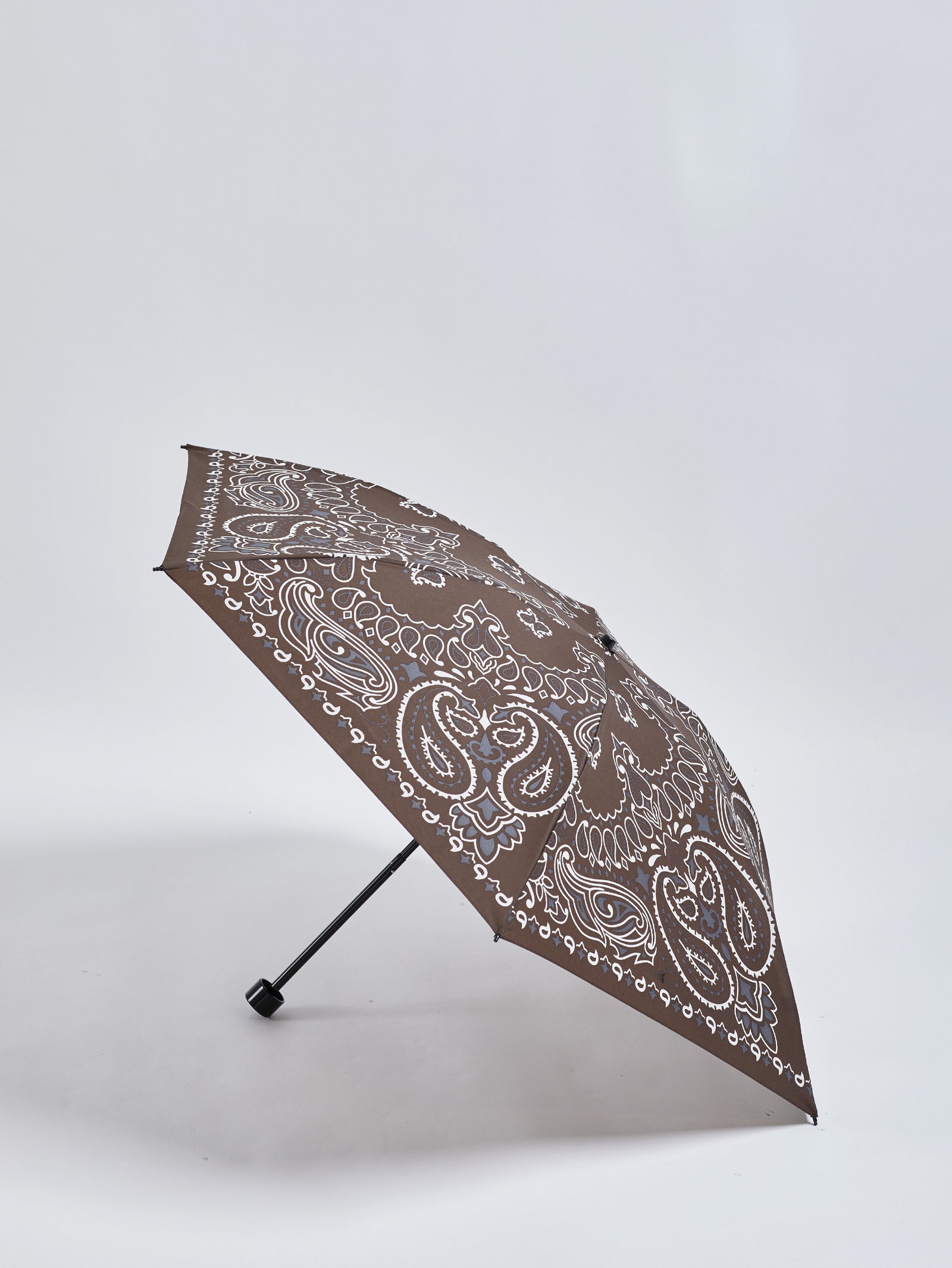 新品2025SS manipuri 折りたたみ傘 白　バンダナ　ペイズリー 2025SS manipuri 折りたたみ傘 白 バンダナ ペイズリー UMBRELLA