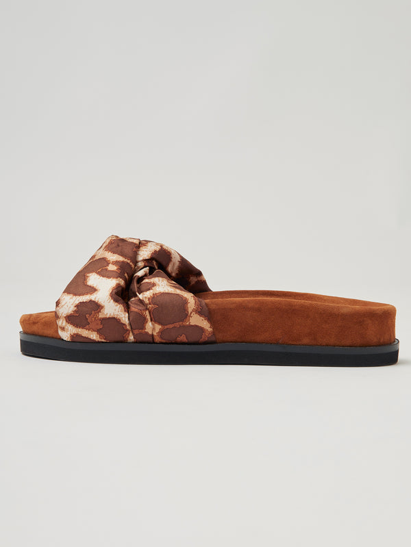 &lt;Sandals&gt; Leopard Veg